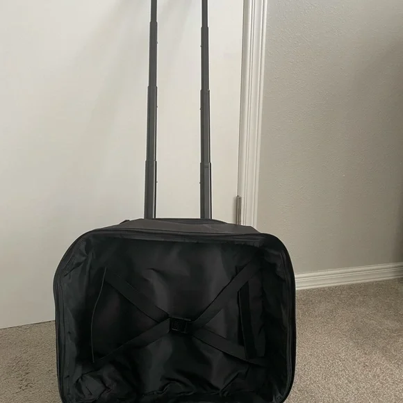 Longchamp Lugagage carry on with wheeels - Picture 9 of 16